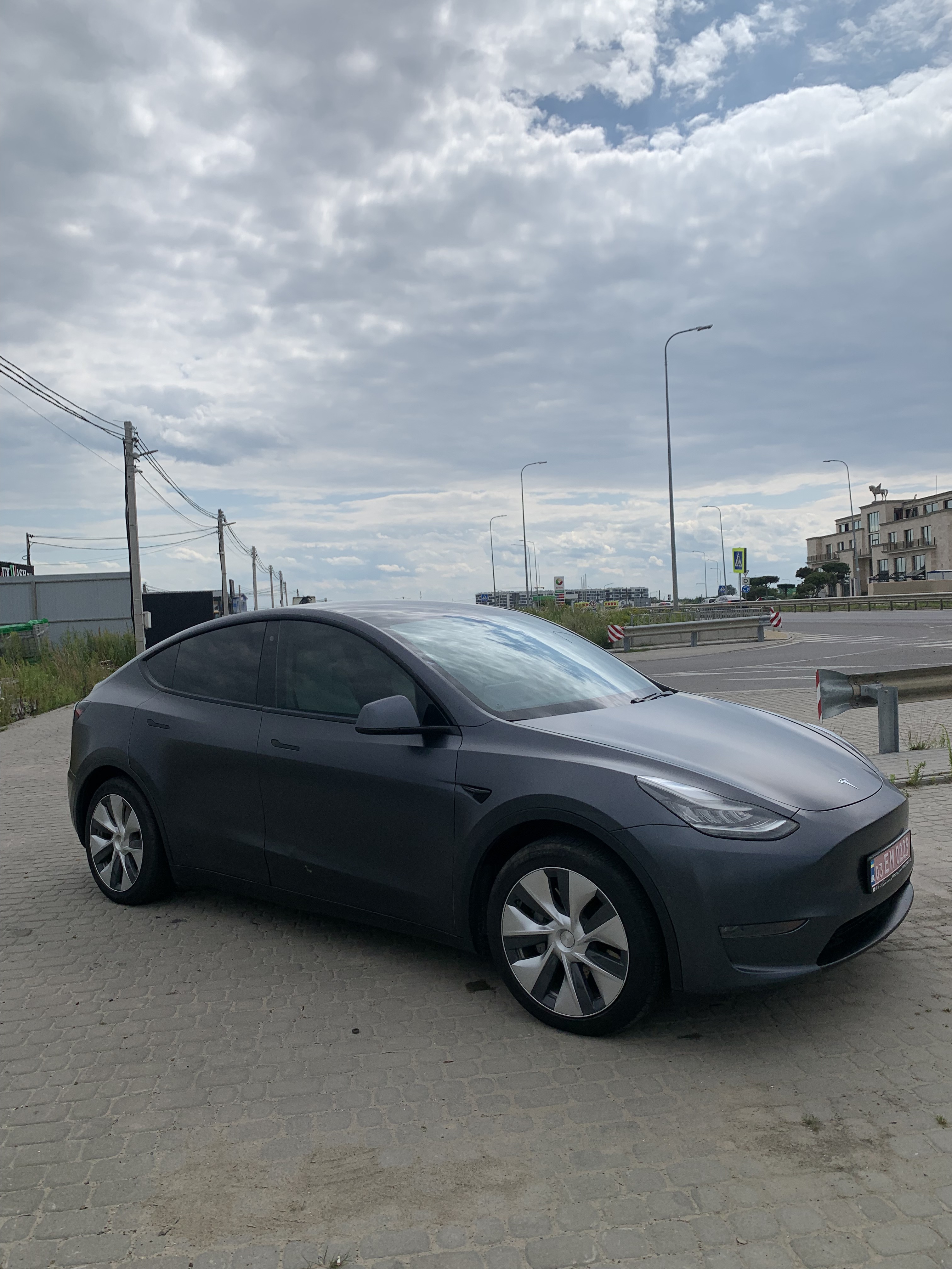 Tesla Model Y Long Range 75 thumbnail 12