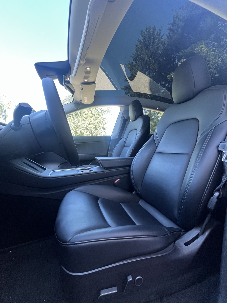 Tesla Model Y Long Range 82 kWh Dual Motor thumbnail 4