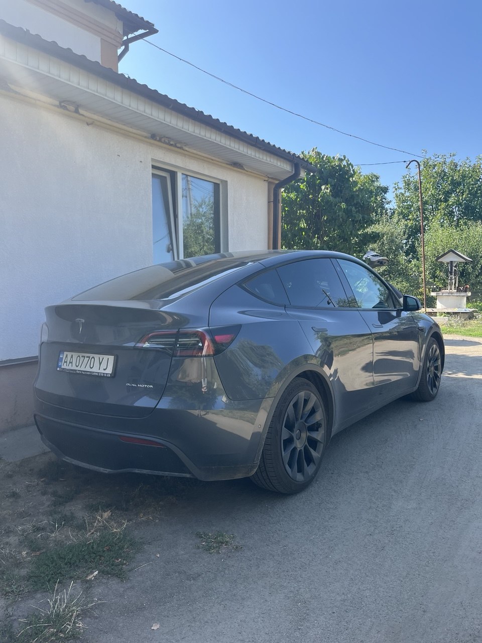 Tesla Model Y Long Range 82 kWh Dual Motor thumbnail 5