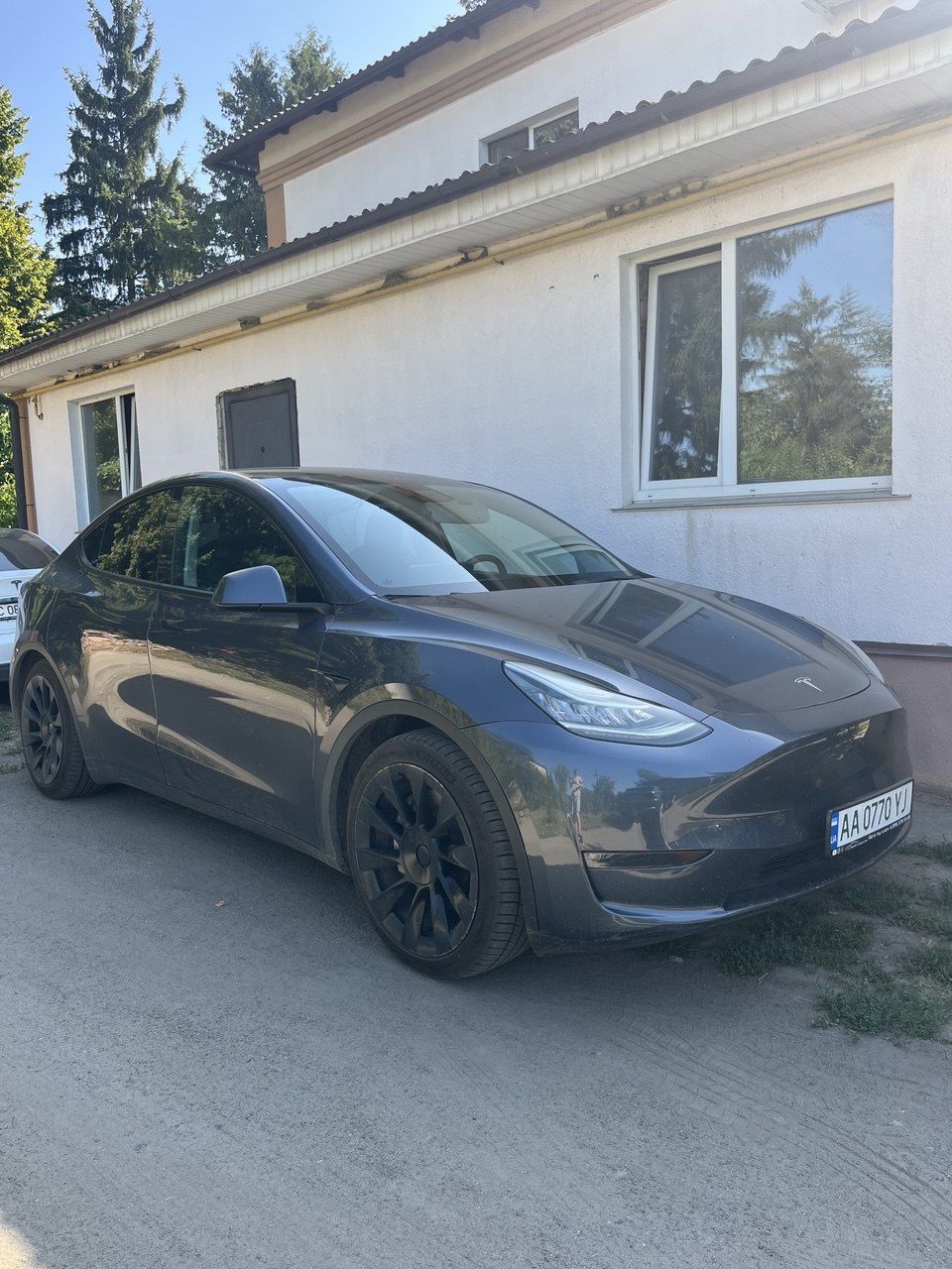 Tesla Model Y Long Range 82 kWh Dual Motor thumbnail 10