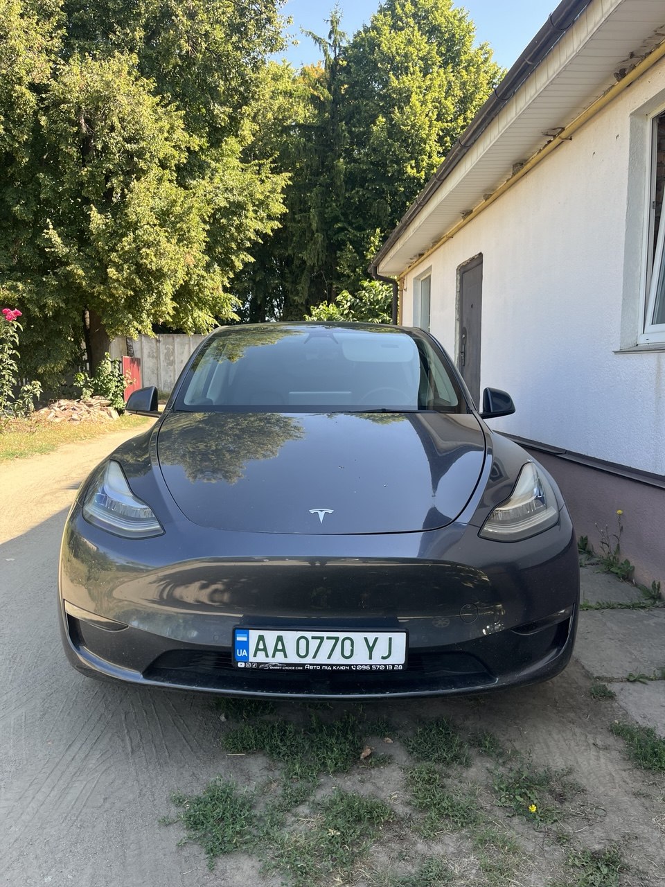Tesla Model Y Long Range 82 kWh Dual Motor thumbnail 11