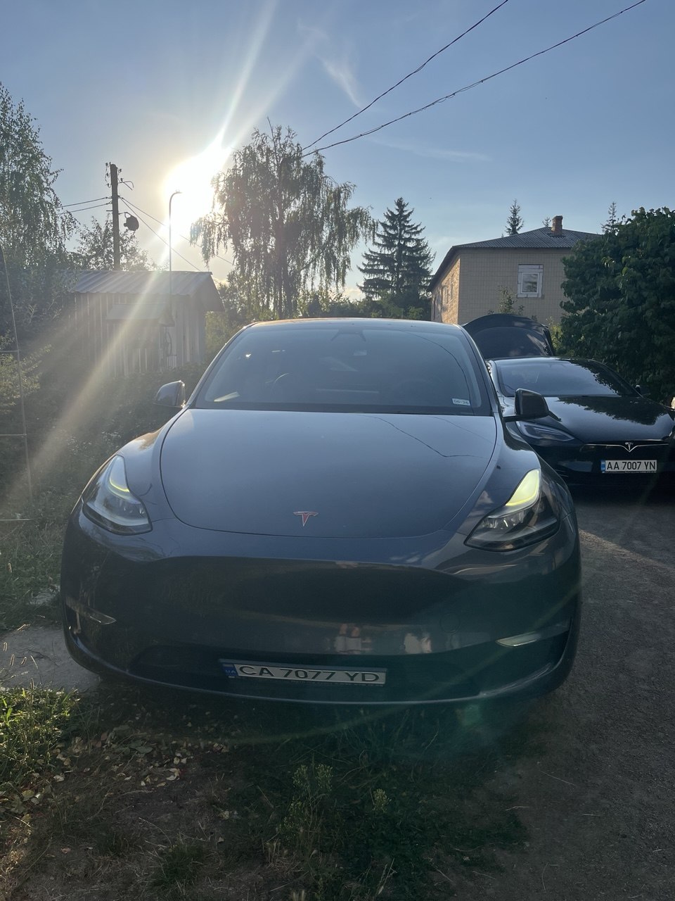Tesla Model Y Long Range 82 kWh Dual Motor thumbnail 2
