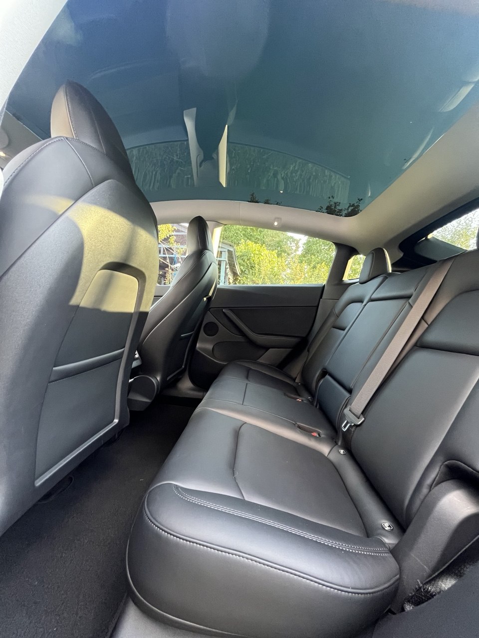 Tesla Model Y Long Range 82 kWh Dual Motor thumbnail 3