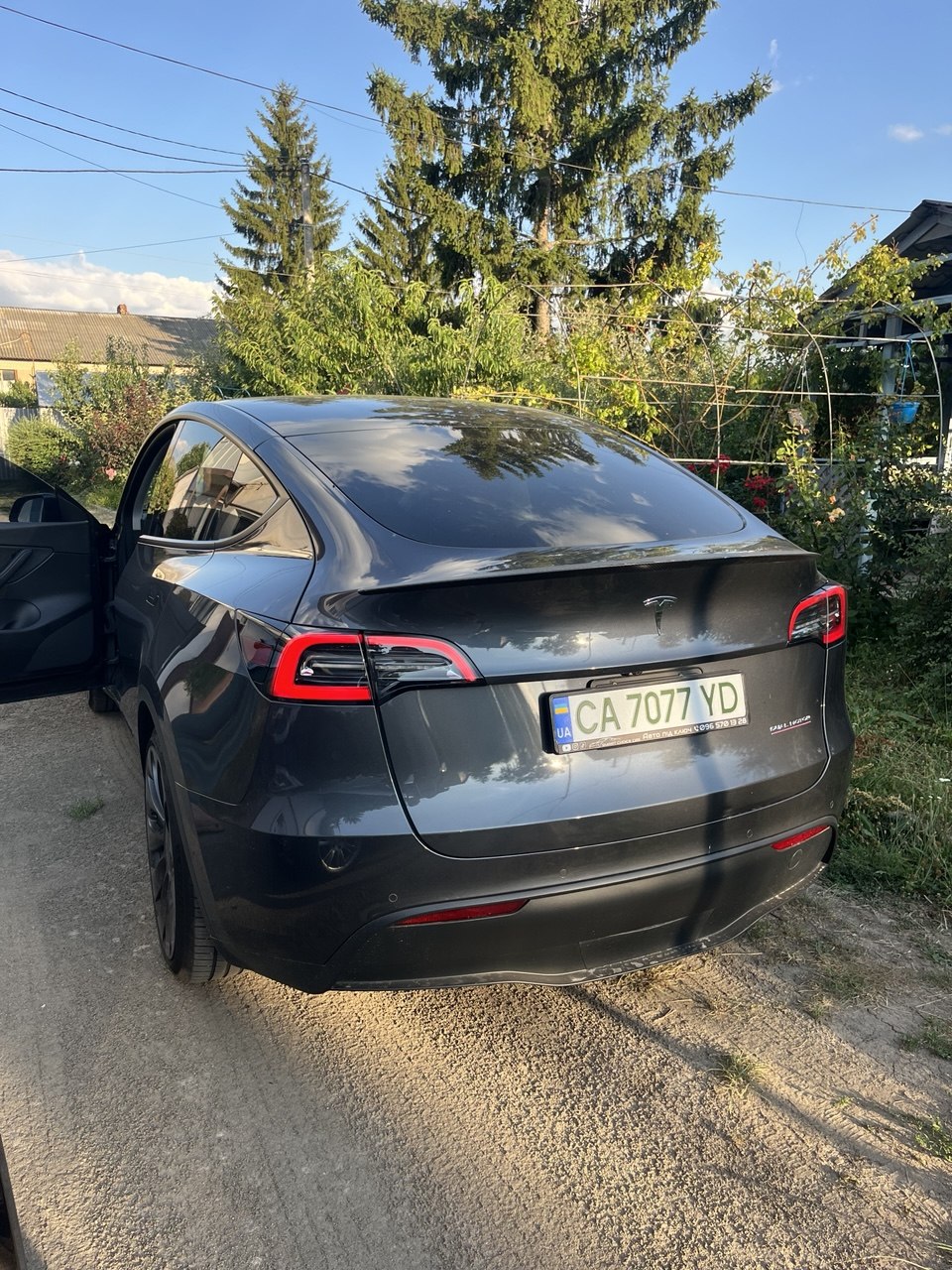 Tesla Model Y Long Range 82 kWh Dual Motor thumbnail 6