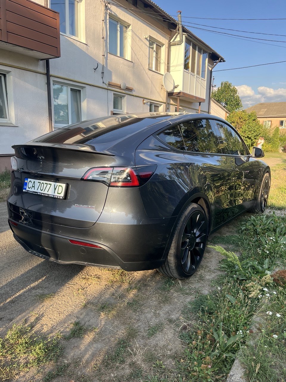 Tesla Model Y Long Range 82 kWh Dual Motor thumbnail 11