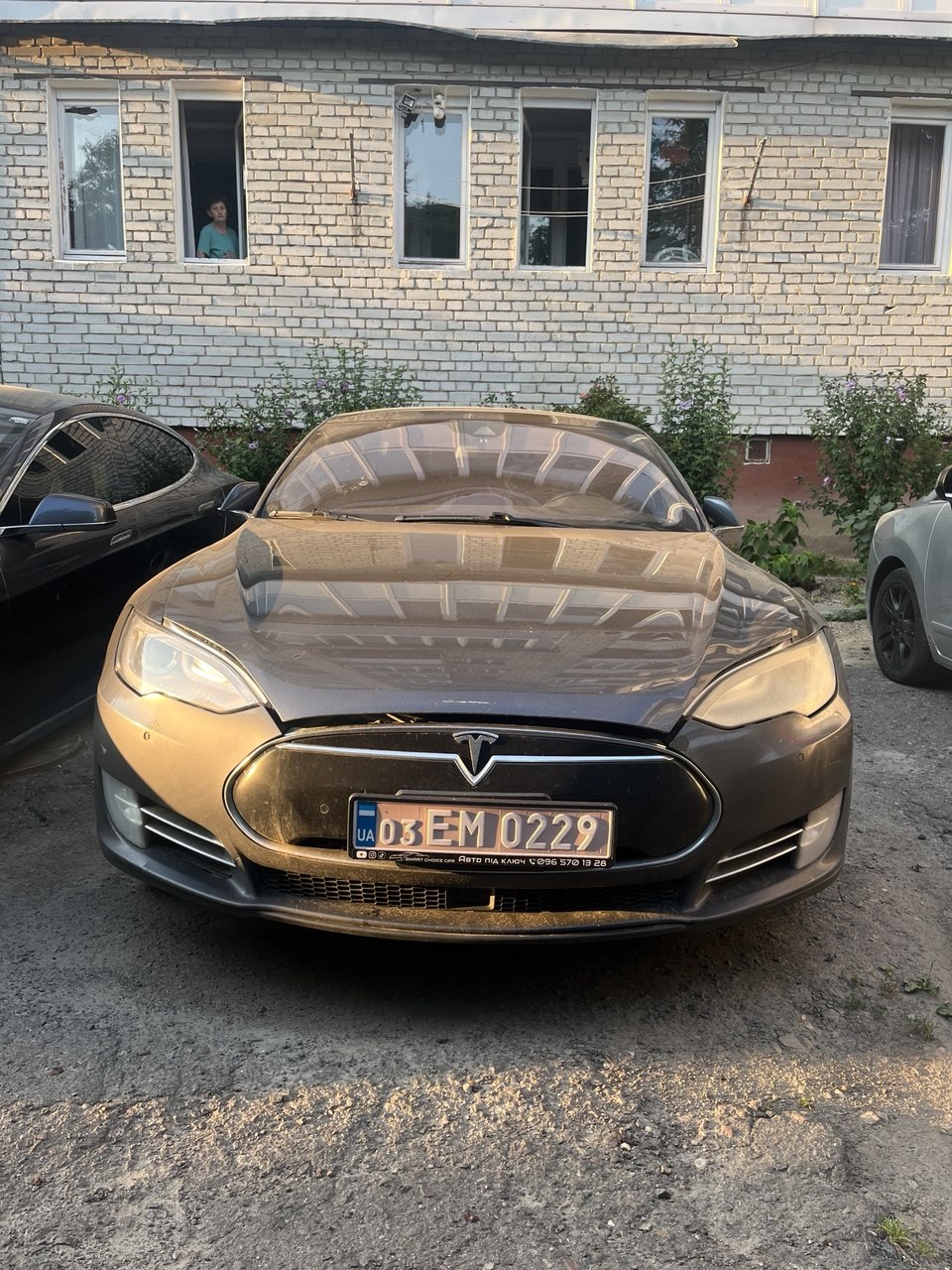 Tesla Model S 90D thumbnail 3